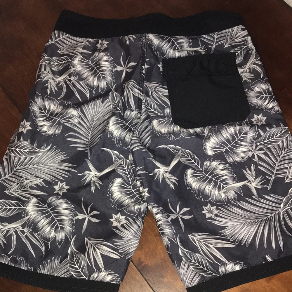 DC Boy’s XL Plant Leaves Tropical Swim Trunks Black and Gray Board Shorts